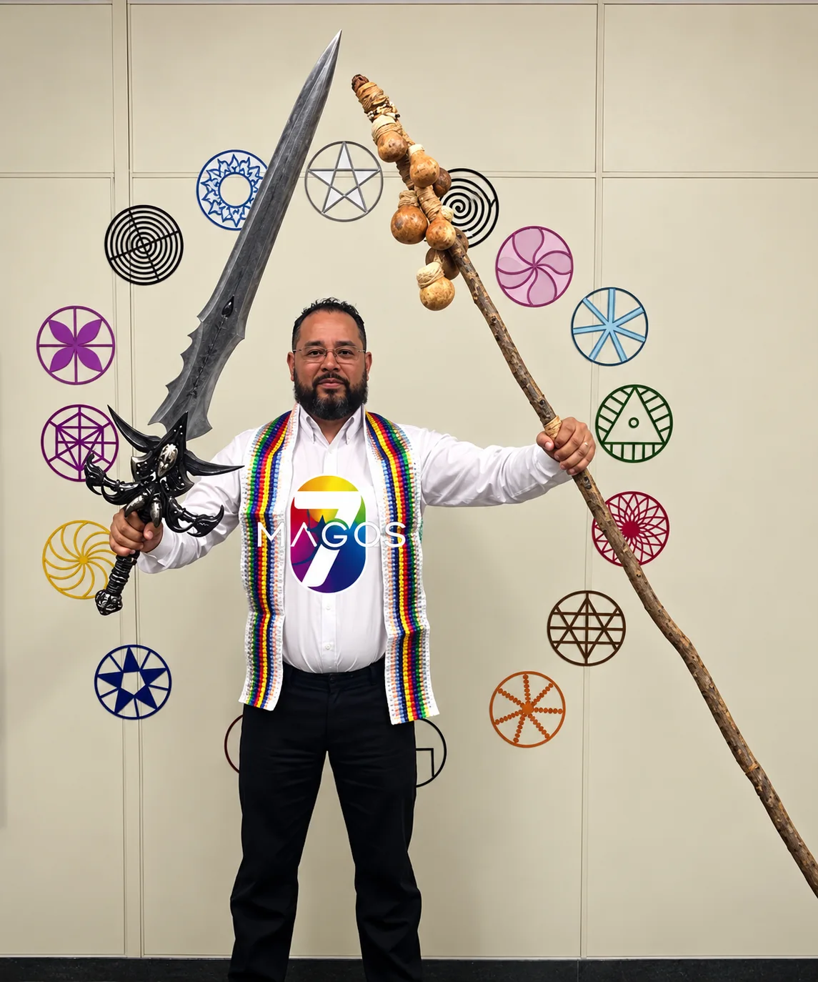 Mago com espada, cajado e símbolos de Magia Divina